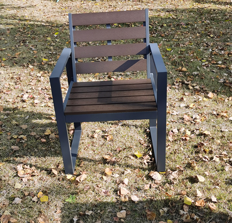 Outdoor leisure chair for single person